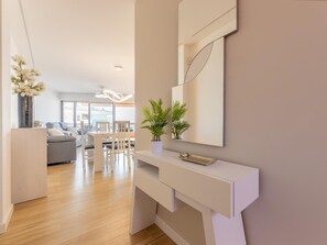 Interior - Modern seaside apartment with 3 bedrooms and Mediterranean views (Cambrils)