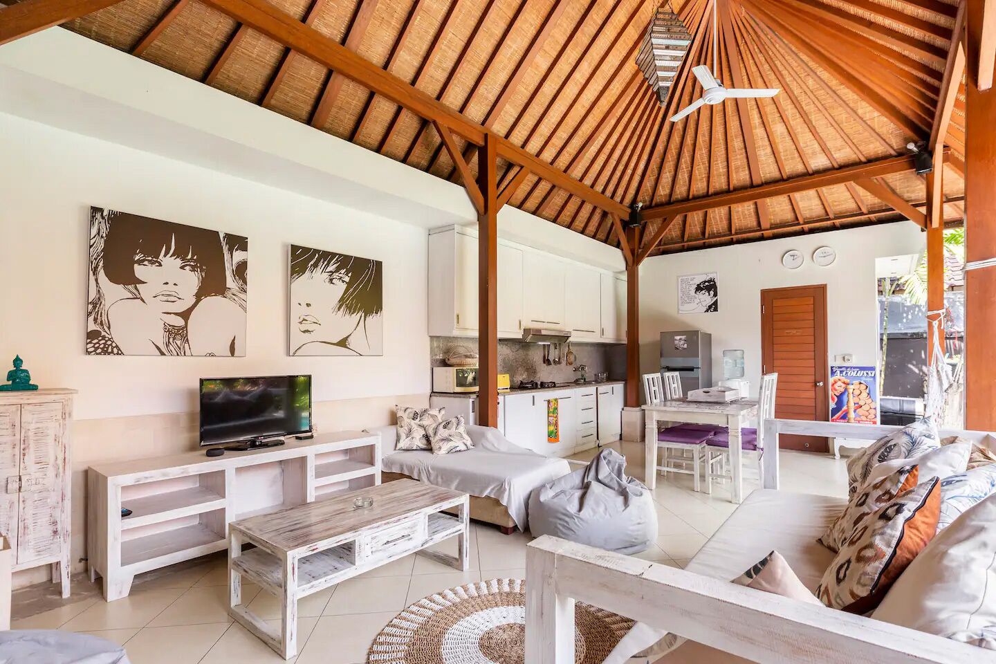 Smart TV, books, stereo