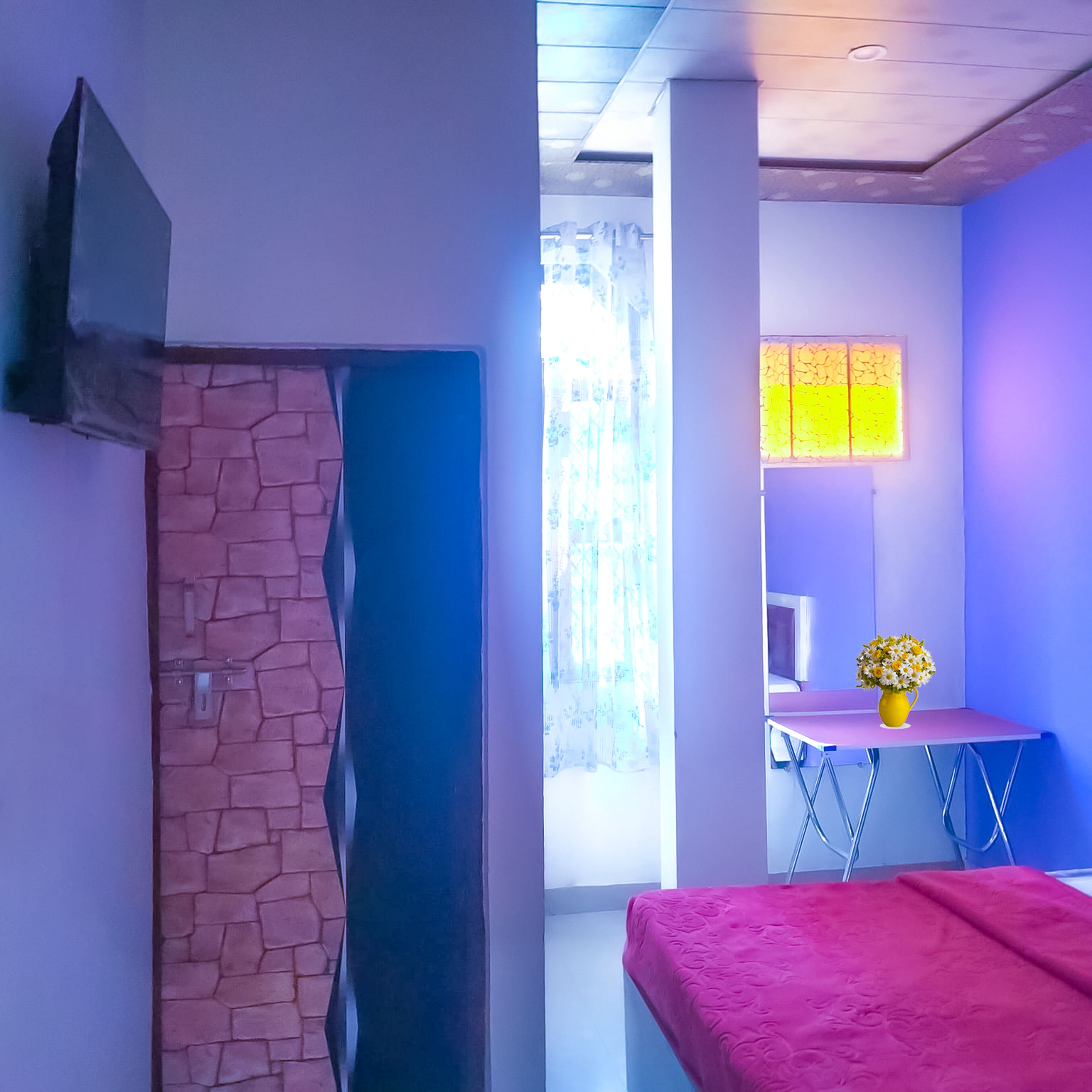 Roomshala 021 Hotel Joyous Inn