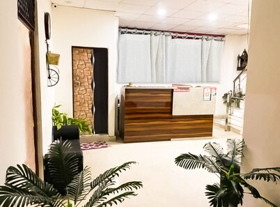 Roomshala 021 Hotel Joyous Inn