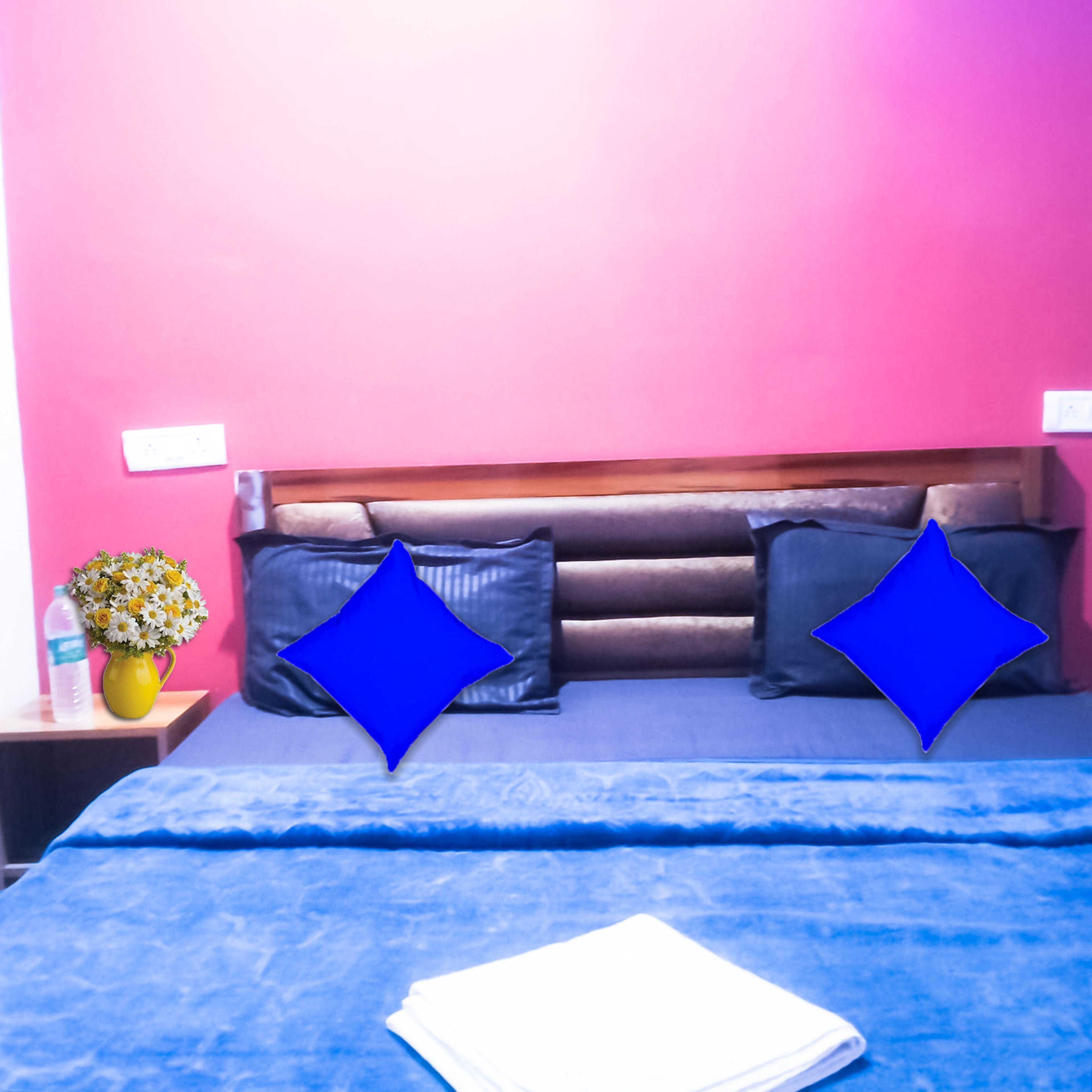 Soundproofing, free WiFi, bed sheets