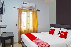 Deluxe Double Room | Laptop workspace, free WiFi, bed sheets - Hotel O Abadi Hotel (Medan)