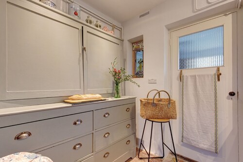 No 1 , Sparham Hall - sleeps 5 guests  in 3 bedrooms