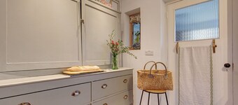 No 1 , Sparham Hall - sleeps 5 guests in 3 bedrooms