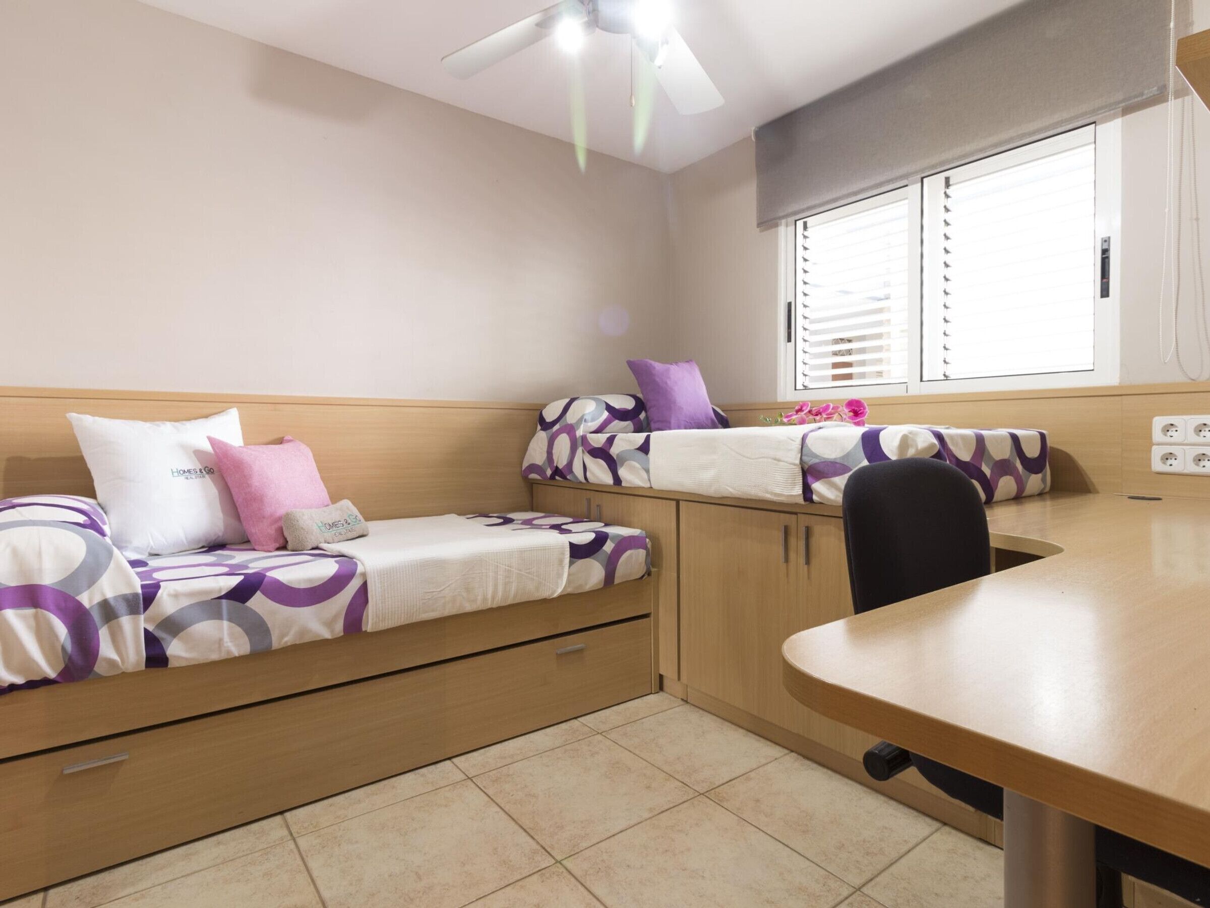 3 室のベッドルーム、WiFi (無料)