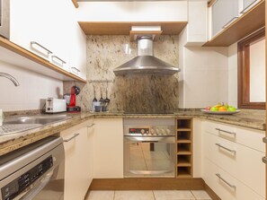 Køleskab, mikrobølgeovn, ovn, opvaskemaskine