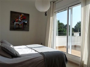 5 bedrooms, free WiFi, bed sheets