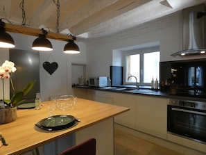 Kühlschrank, Mikrowelle, Ofen, Geschirrspüler