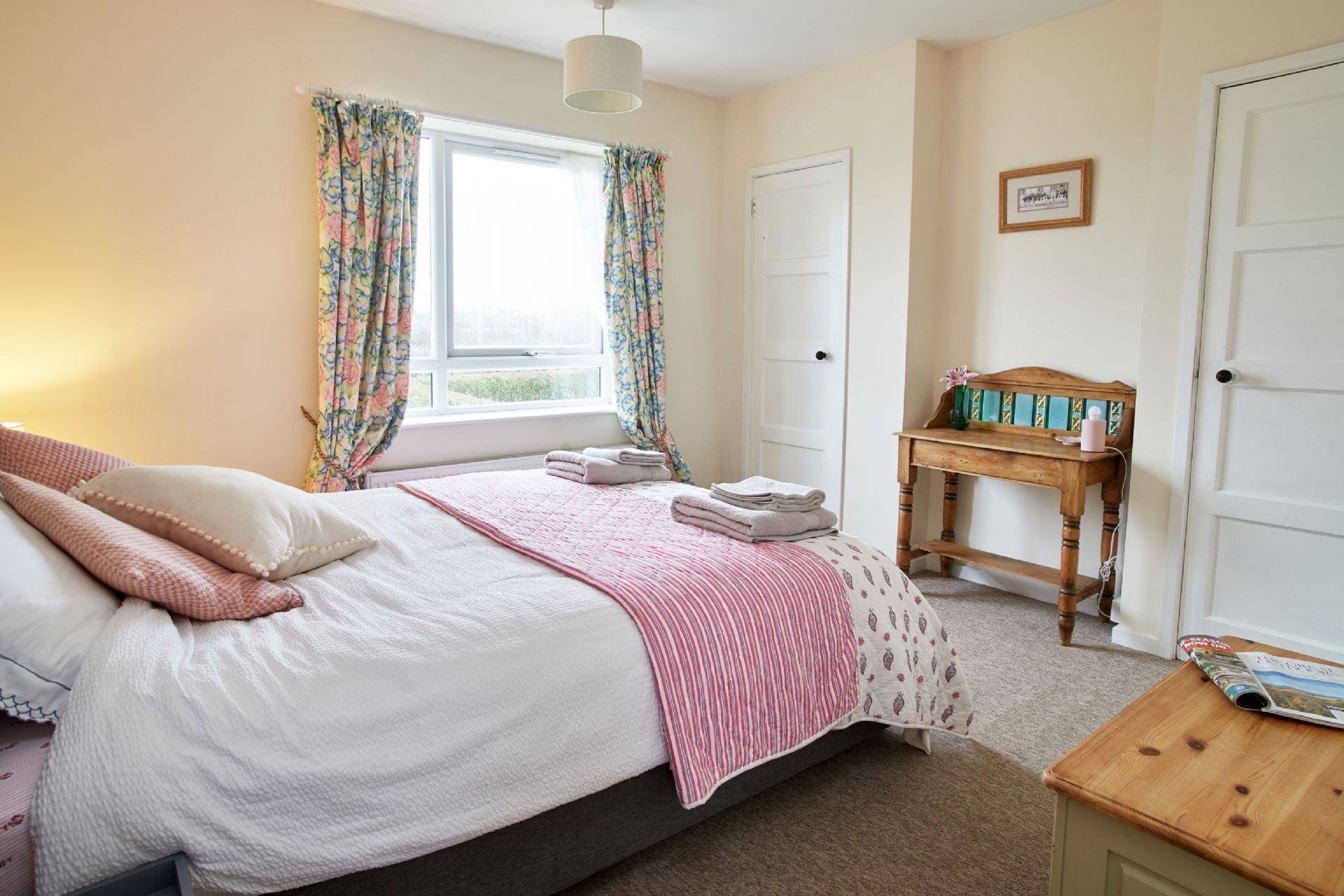 3 chambres, bureau, Wi-Fi gratuit, draps fournis