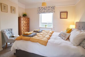 3 bedrooms, desk, free WiFi, bed sheets - No 2 , Sparham Hall  - sleeps 5 guests  in 3 bedrooms (Swaffham)