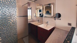 Towels - Air-conditioned studio for 2 with parking and wifi (Cap d'Agde naturisme)
