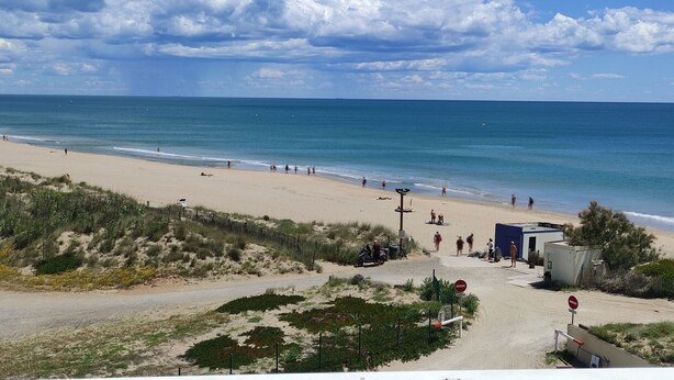 Beach - Air-conditioned studio for 2 with parking and wifi (Cap d'Agde naturisme)