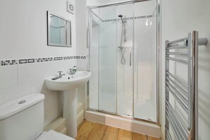 Shower, towels, shampoo