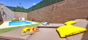 Property grounds - Holiday home CASA ELA in Tarajalejo, sea view, near the beach, WiFi (Tarajalejo)