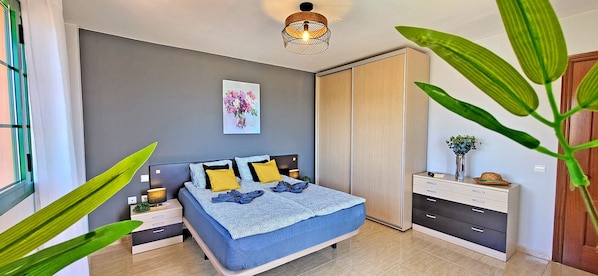 3 bedrooms, iron/ironing board, free WiFi, bed sheets - Holiday home CASA ELA in Tarajalejo, sea view, near the beach, WiFi (Tarajalejo)