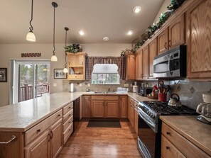 Fridge, microwave, oven, stovetop - Rustic & Cozy 4BR - Fenced In Spacious Deck, BBQ (Leadville)