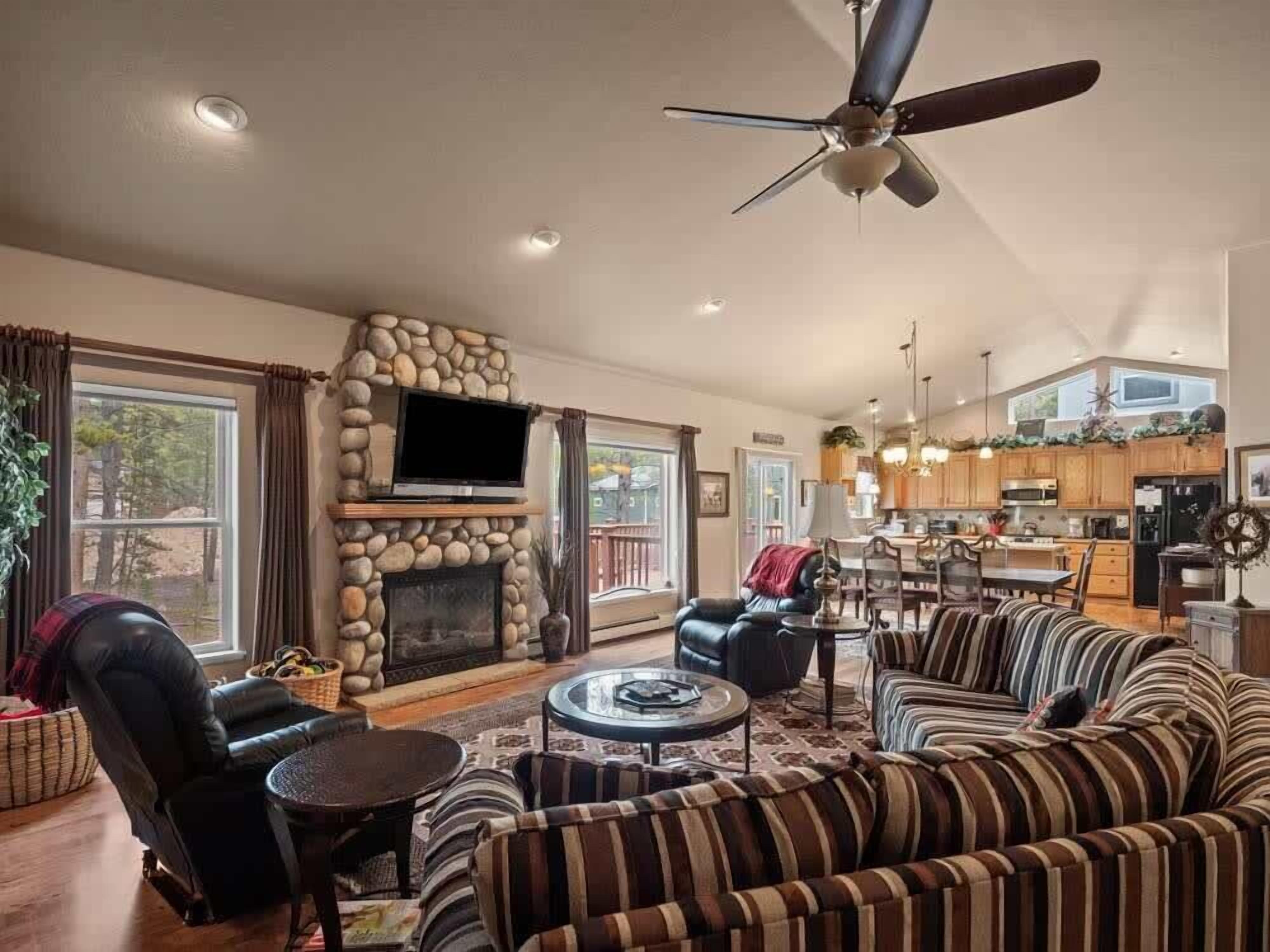 TV, fireplace, offices