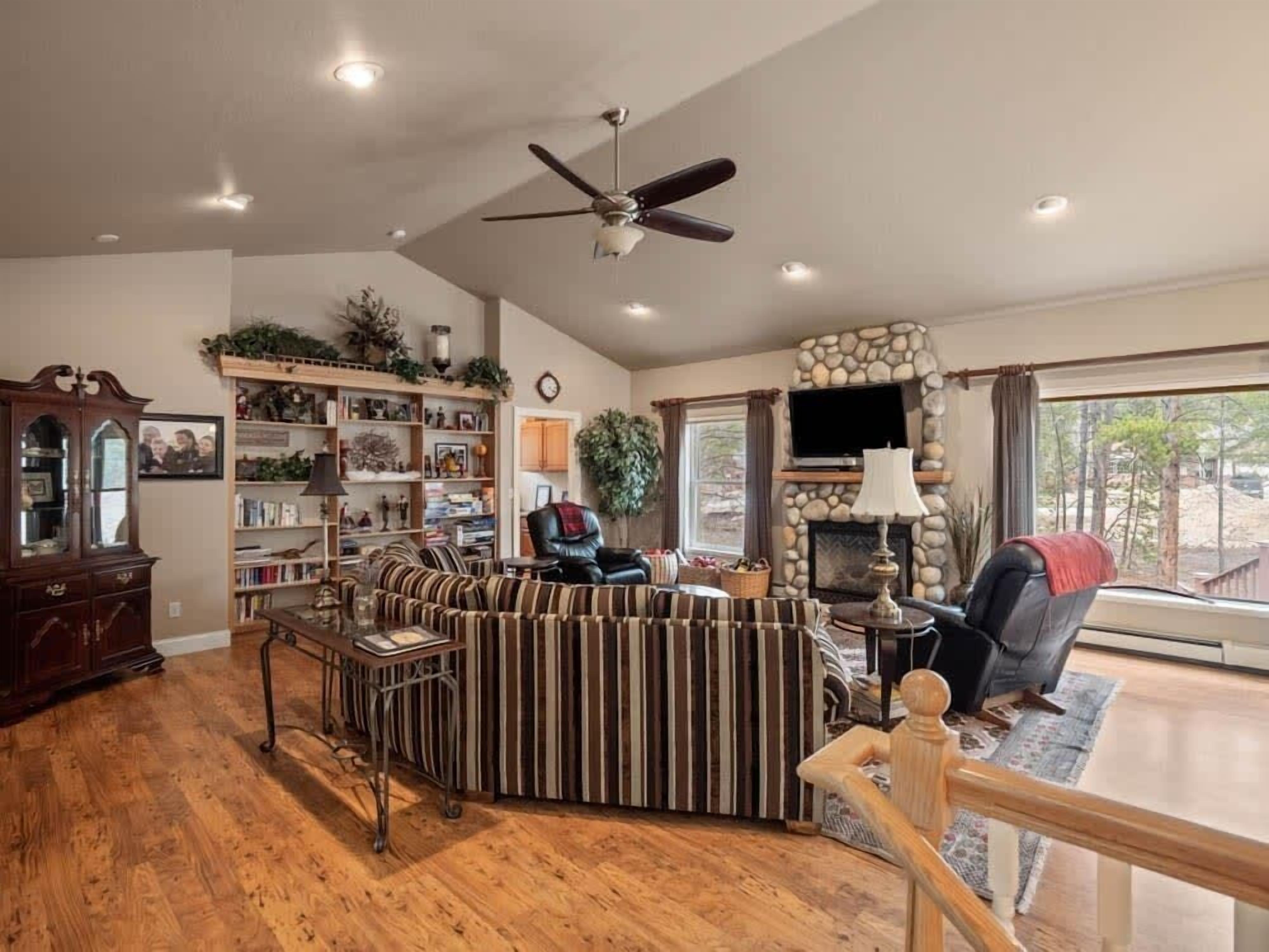 TV, fireplace, offices