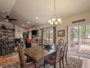 Dining - Lily Stargazer — 4BR/3.5BA Leadville Home, Game Room, Sleeps 8 (Leadville)