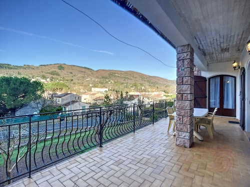 Maison F4 avec terrasse, parking et animaux acceptés