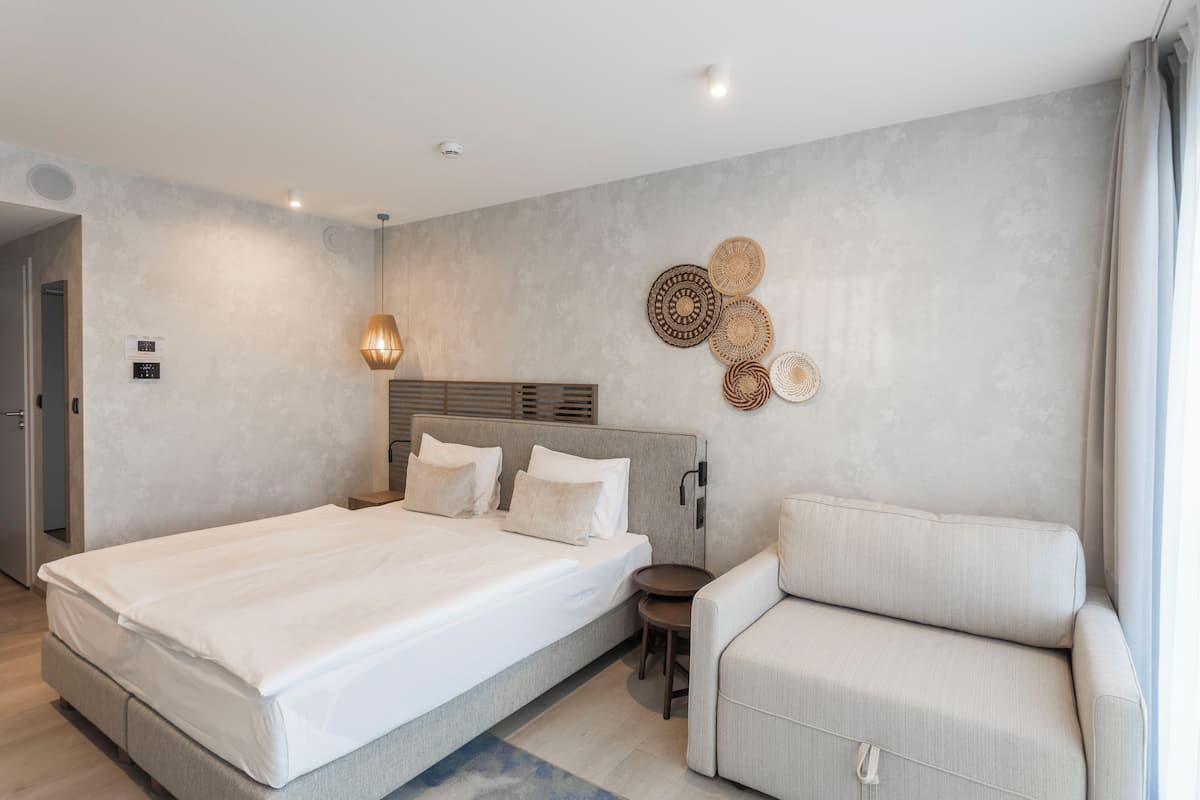 Perhehuone, tupakointi kielletty | Tallelokero huoneessa, silitysrauta/-lauta, ilmainen Wi-Fi