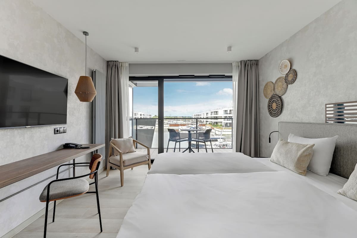 Classic Room, Non Smoking, Marina View | 1 bedroom, in-room safe, iron/ironing board, free WiFi