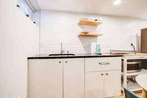 冷蔵庫、電子レンジ、コンロ�、コーヒー / ティーメーカー