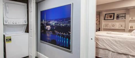 1 soverom, strykejern/-brett, reiseseng for barn og wi-fi