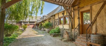 Charming Cottage with Garden, Wi-Fi, BBQ, and Equestrian Facilities in Scenic Picardie Village