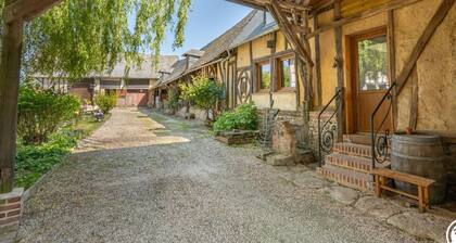 Charming Cottage with Garden, Wi-Fi, BBQ, and Equestrian Facilities in Scenic Picardie Village