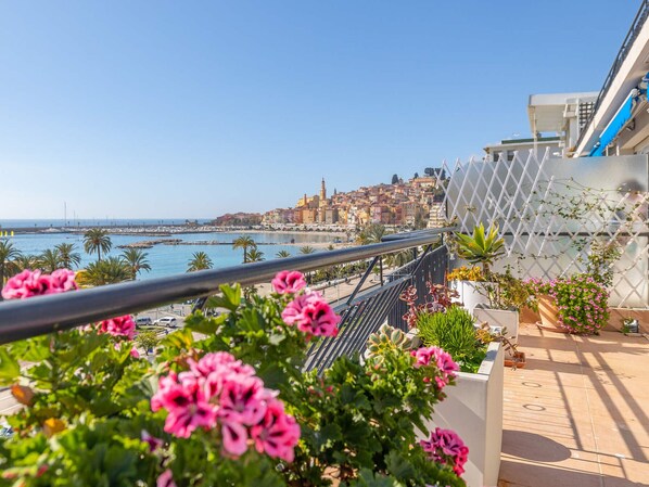 المنطقة المحيطة بالمنشأة