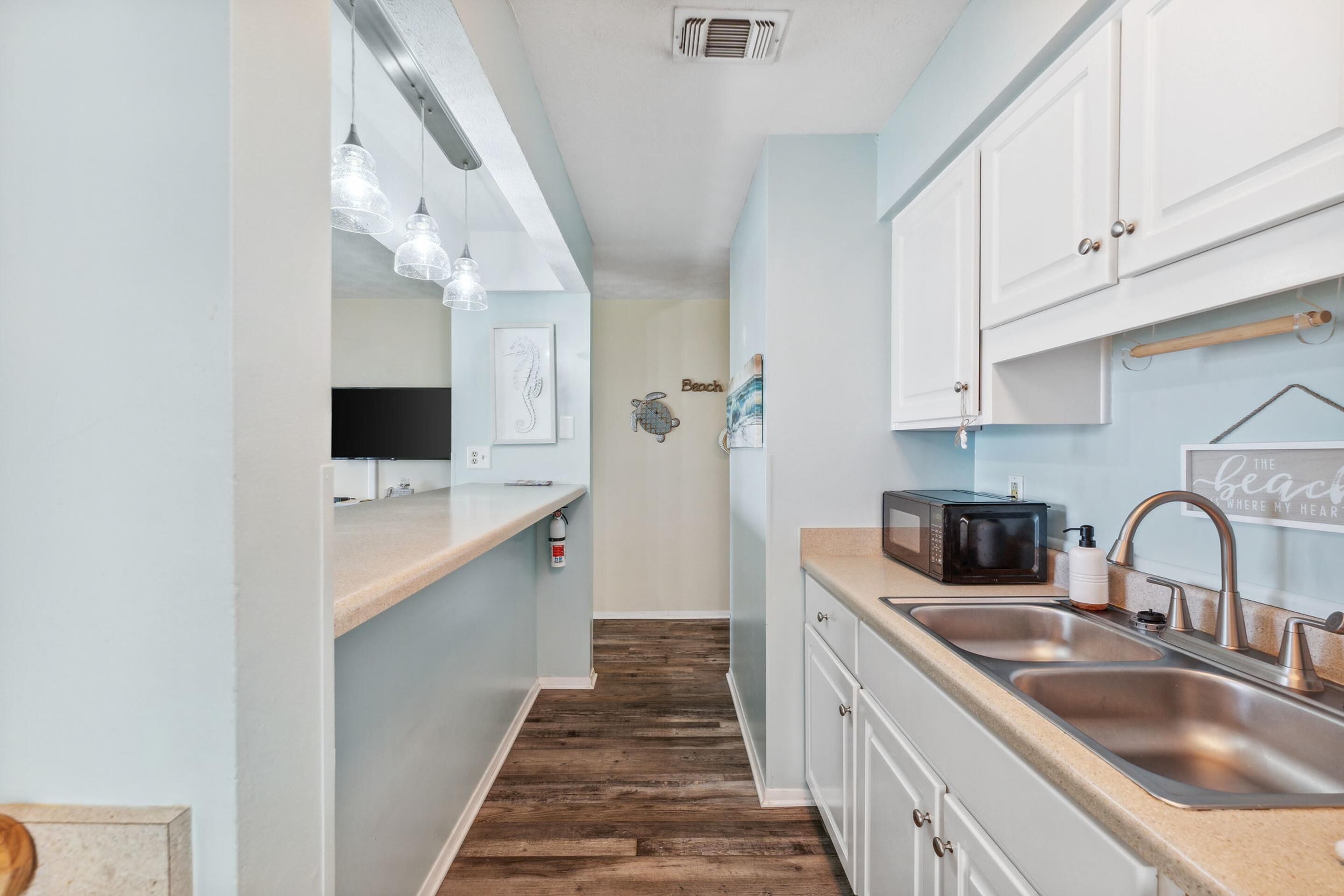 Endless Summer D6 | Community Pool, Hot Tub, & Grills!