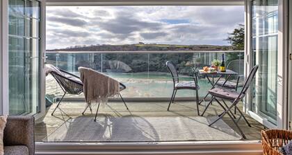 The Tower, 5 Corisande Manor