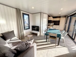 Televisie en een tafeltennistafel