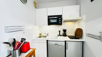 Réfrigérateur, four, plaque de cuisson, lave-vaisselle