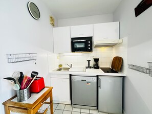 Réfrigérateur, four, plaque de cuisson, lave-vaisselle