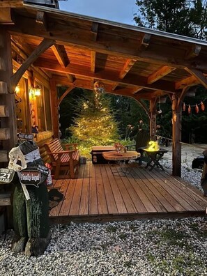 Outdoor dining - Quintessential Trappers Cabin (Denmark)
