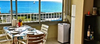 Studio with pool, parking, air conditioning, close to the beach