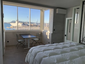 2 slaapkamers, een strijkplank/strijkijzer, gratis wifi, beddengoed