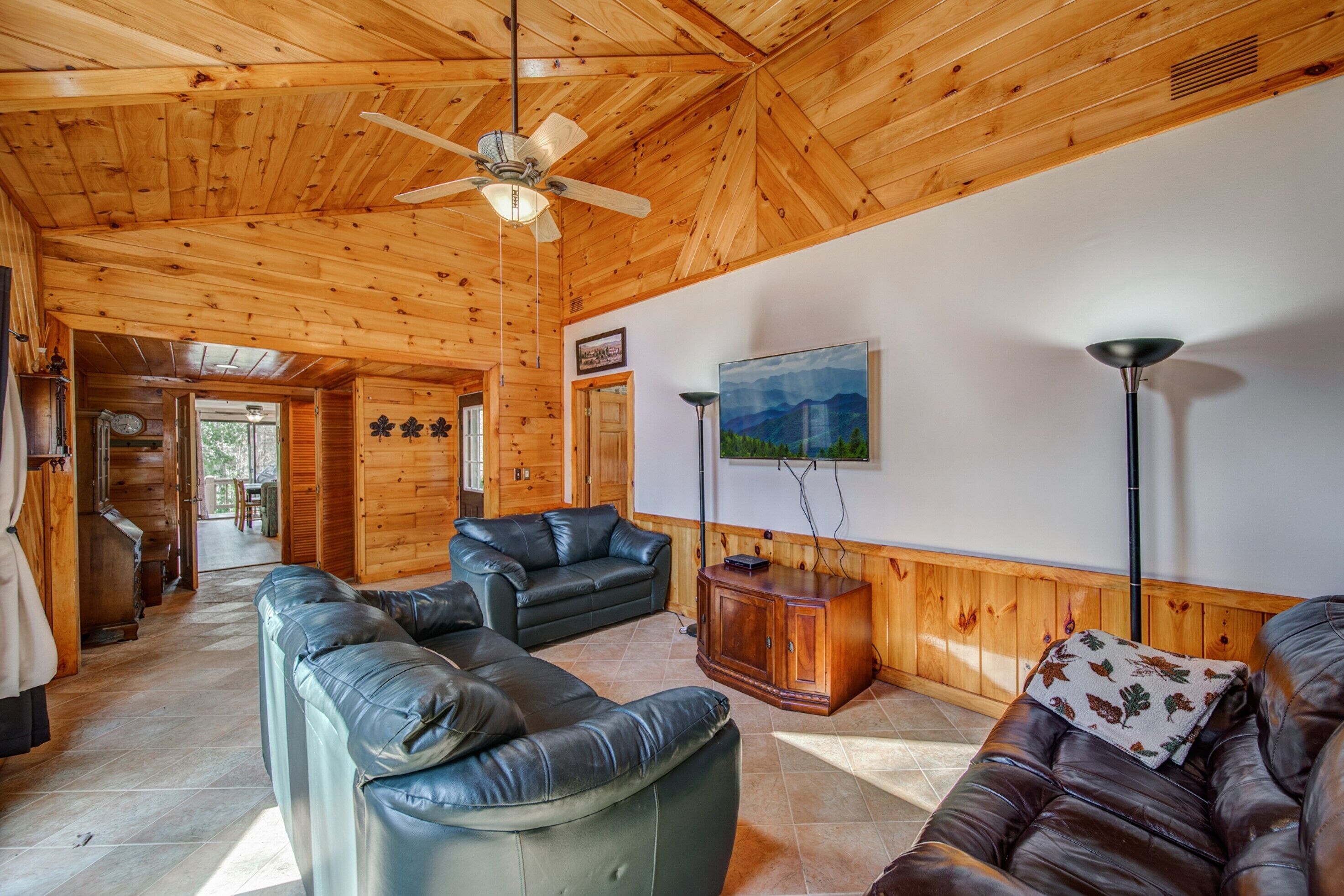 Blue Ridge Mountain Retreat: Private 2 BDR Cabin on Spacious Property!