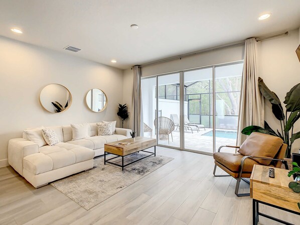 TV - Amazing Retreat/ Private Pool & Clubhouse Access (Clermont)