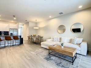 TV - Amazing Retreat/ Private Pool & Clubhouse Access (Clermont)