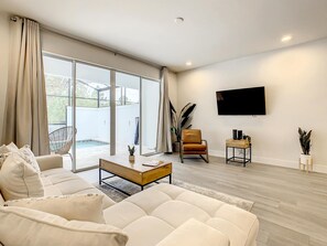 TV - Amazing Retreat/ Private Pool & Clubhouse Access (Clermont)