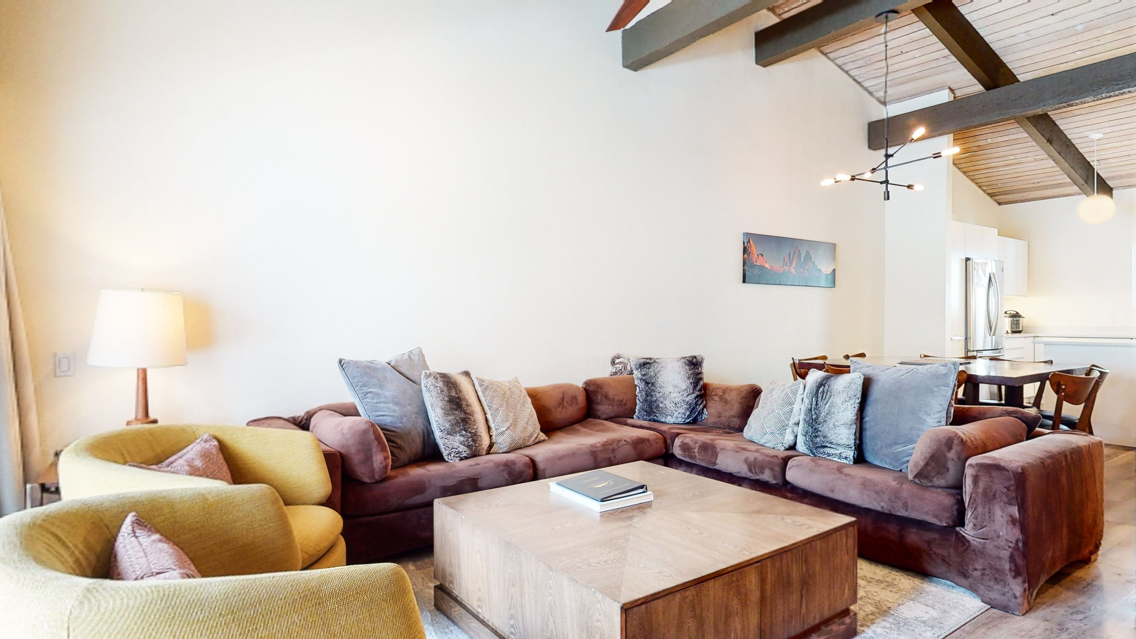 Mammoth Lakes 4 BDR Condo: Walking Distance to The Village, Right Off the Slopes