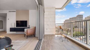 Televisión, oficina