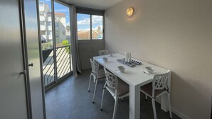 Luokittelematon kuva, 5 kautta 22, painike