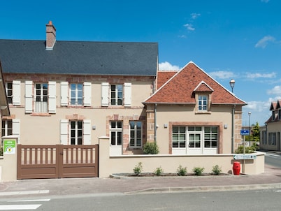 Spacious Countryside Retreat with Game Room and Accessible Facilities