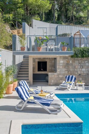 A heated pool - Villa Blue Sky, heated pool, jacuzzi, breakfast (Podstrana)