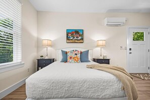 1 bedroom, iron/ironing board, travel crib, WiFi - Downtown St. Augustine Apt, Smart TV, Pack N Play (St. Augustine)