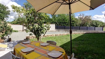 Outdoor dining